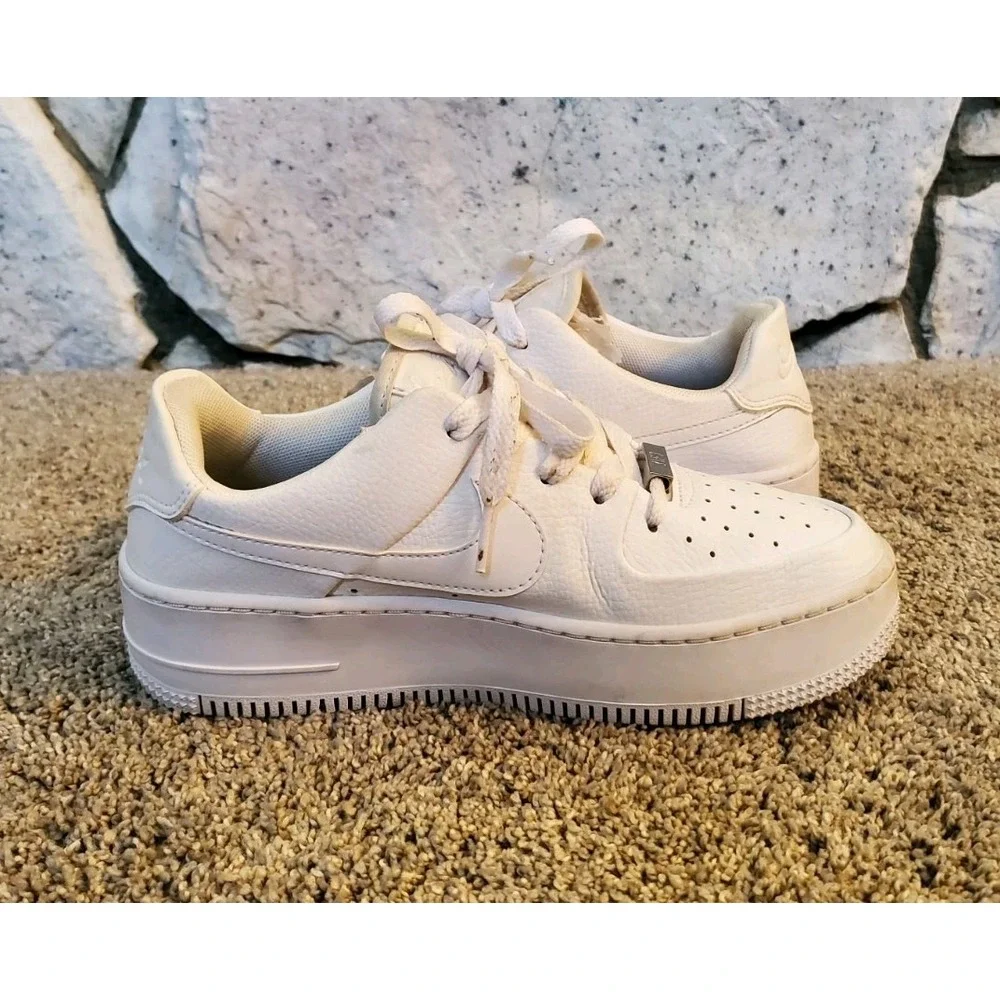 Nike Air Force 1 AF1 Sage Low Womens Triple White Platform Size 6.5 AR5339-100